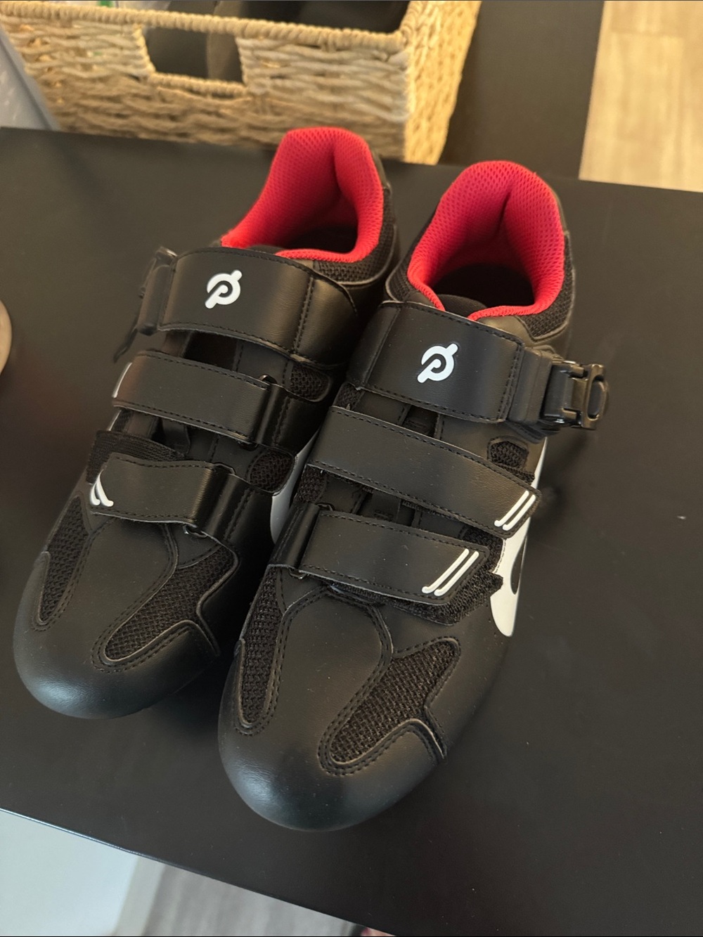 Women's size 40 peloton cycling shoe